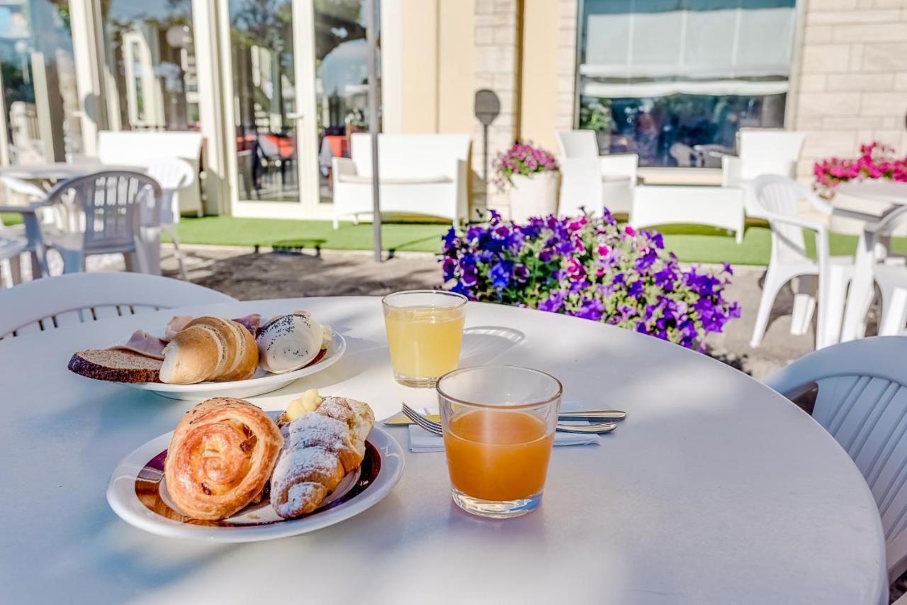 Hotel Buenos Aires Cervia Eksteriør billede