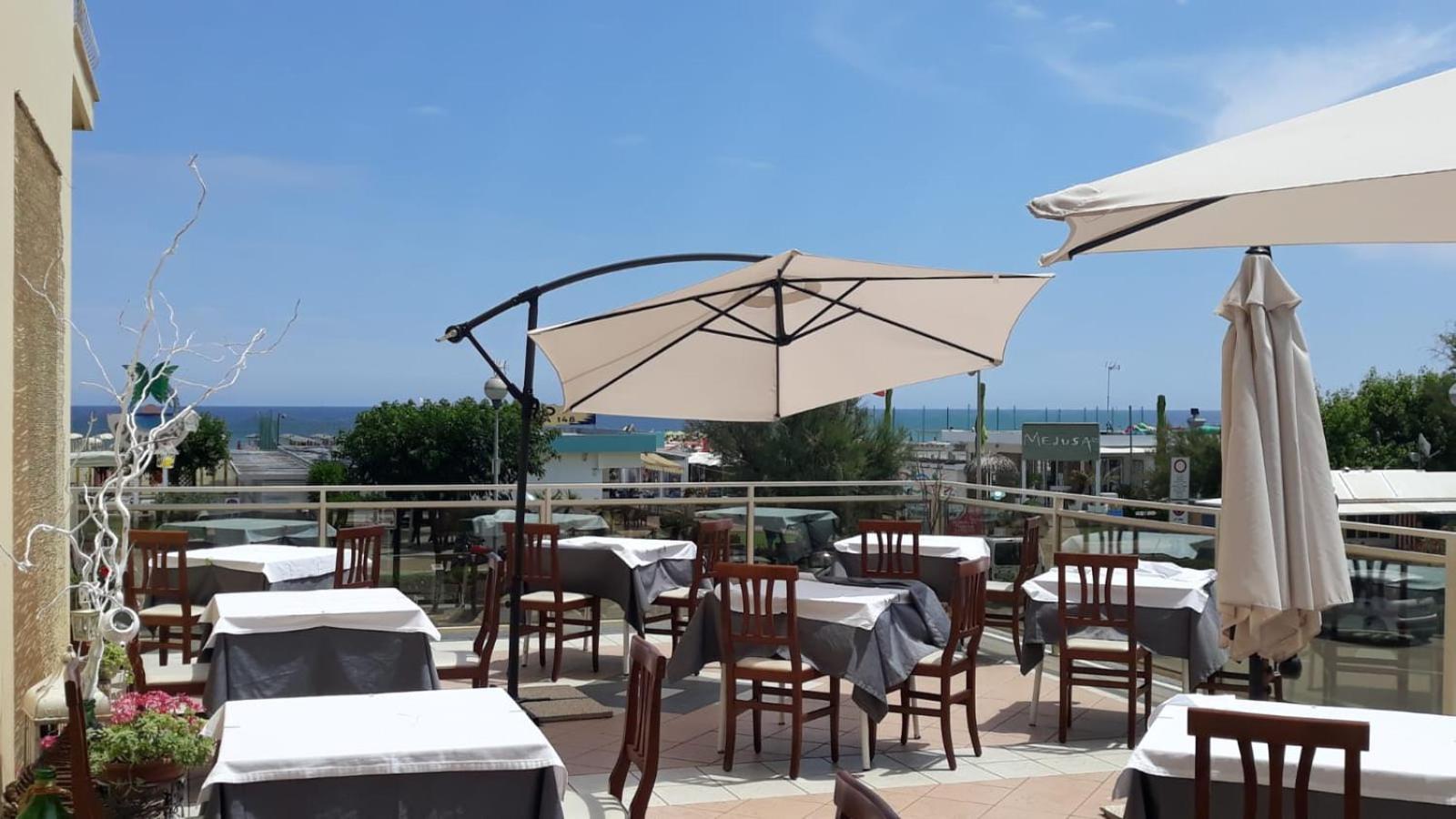 Hotel Buenos Aires Cervia Eksteriør billede